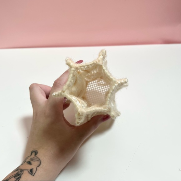 Vintage handmade retro crochet tan vase - Picture 4 of 4